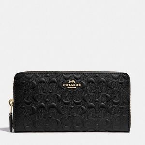 Coach Black Leather Zip wallet in Signature style